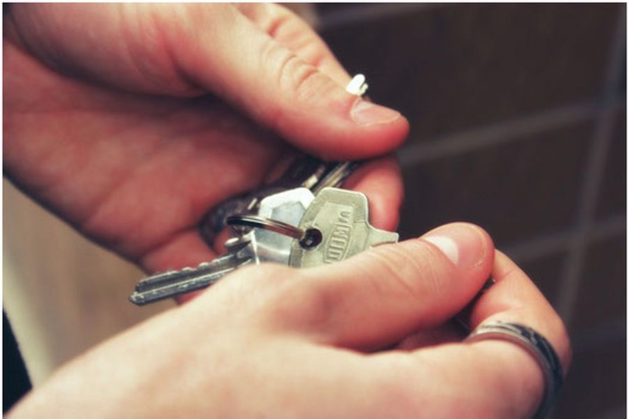 Hands holding keys