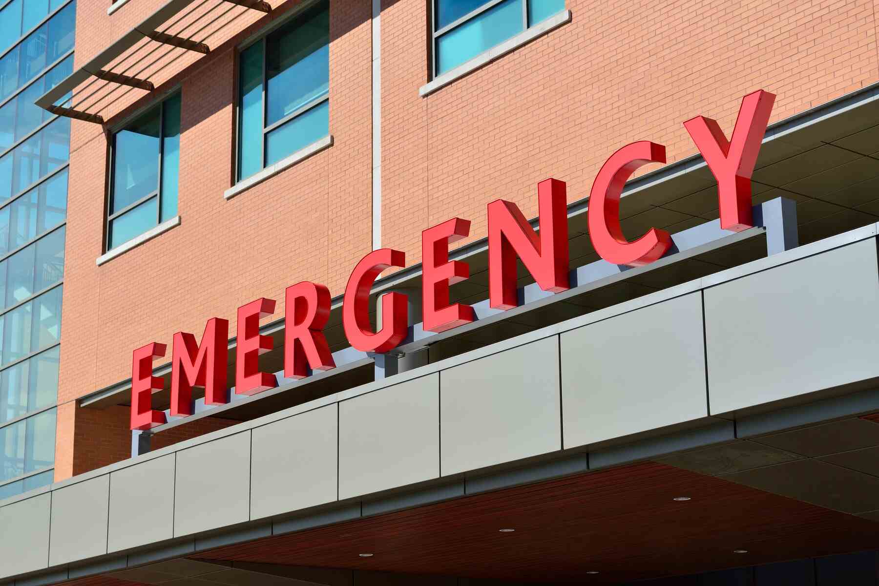 An emergency sign on the hospital building