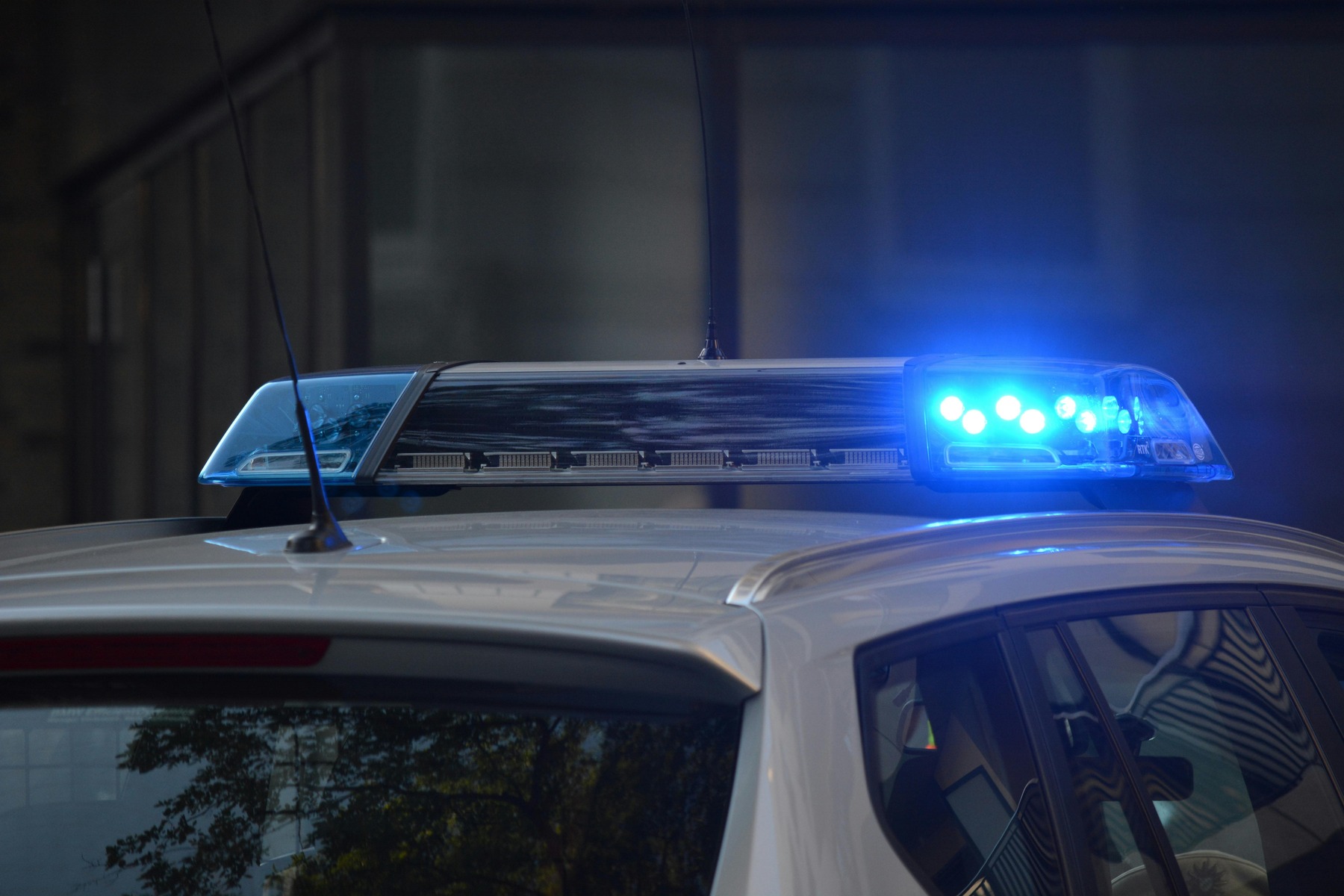 A blue light on a police car